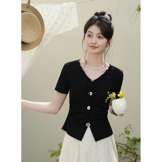 鹿向南「南栀清婉」短袖黑色T恤女夏季新款设计感掐腰显瘦V领上衣 商品图0