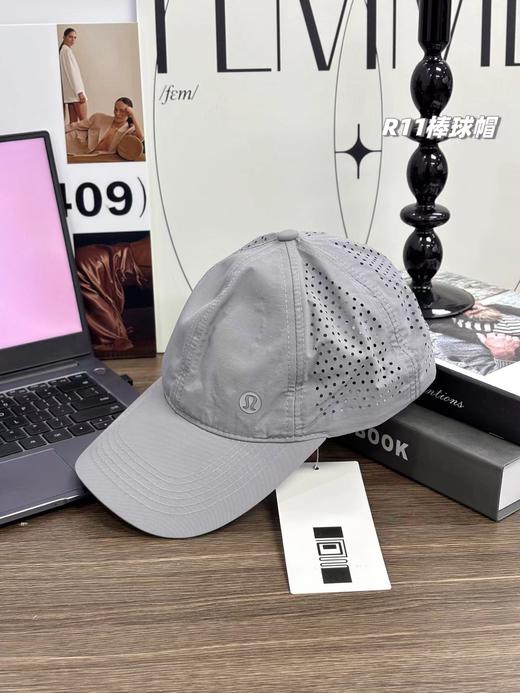 F030472速干冲孔透气侧面硅胶小标时尚舒适轻便情侣款棒球帽鸭舌帽 商品图3