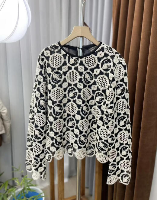 原单黑色圆领长假两件拼接镂空上衣 商品图0