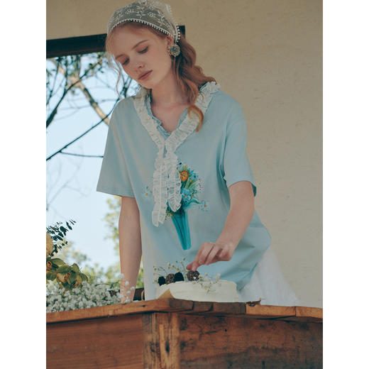 两三事梵高文艺 湖心物语 2026春季新款小清新木耳边v领印花t恤女 商品图2