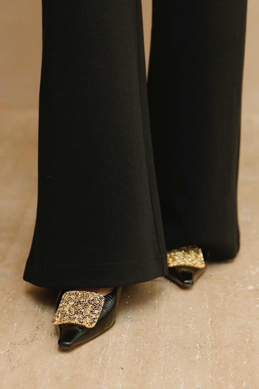 优雅时髦国风小尖头猫跟鞋 双色牛皮鞋面；里垫 羊皮柔软舒服不磨脚 复古气质摩登，3cm跟高上脚软糯久走不累👍 简约金属方扣低调显贵，越看越有品味！ 商品图12