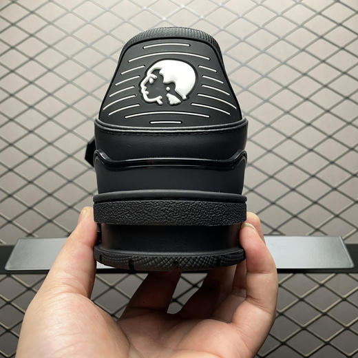 春季特惠💰720 LV Nigo x 驴家 Trainer 联名款 低帮休闲板鞋 商品图1