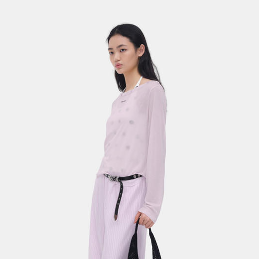 HERLIAN 2026年春夏新品纽扣装饰一字领百搭粉调透感女士长袖T恤 商品图1