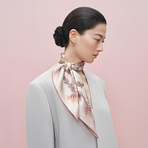 万事利《芳华之约》丝巾礼盒（中方巾） 商品图1