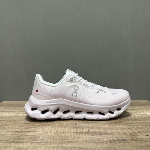 春季特惠💰320 On 昂跑 Cloudtilt 圆头系带 减震耐磨 低帮 生活休闲鞋 商品图6