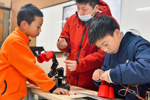 春假4.1/4.4【成电创客营3天2晚创造营】AI Light，解锁AI黑科技，创造一架会思考的机械臂台灯！ 商品图3