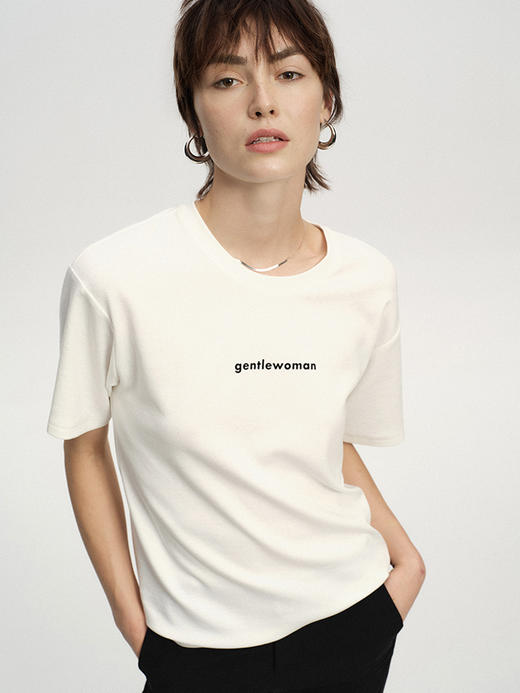 TR她热 雅痞女士 白色红色棉感植绒字母印花百搭基础款休闲T恤短袖 商品图3