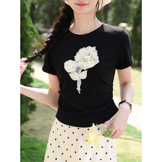 鹿向南「夏日花束」立体花朵黑色短袖T恤女2夏季新款温柔显瘦上衣 商品图3