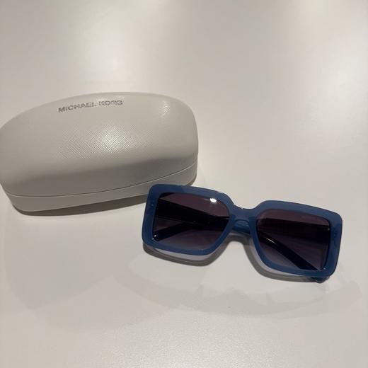 到手价599元 蓝色 超低价 MK墨镜 100%防UV紫外线，logo镜腿 送人自留都可 美国代购，无中文标签，介意慎拍 商品图0