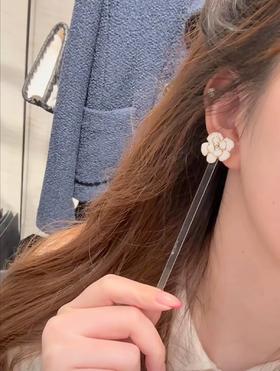 香奈儿 珐琅茶花耳钉红/黑/白（XTY）