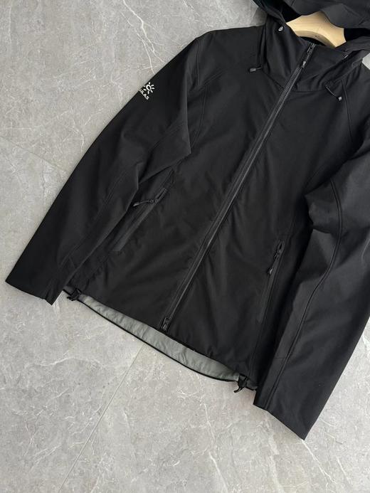 F0304105女款连帽软壳防风防泼水万针刺绣内弧拼接收腰设计冲锋衣 商品图10