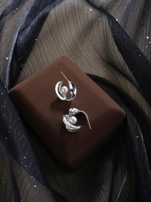 子佩集【光影魔法】银S925珍珠惜王妃耳钉【QJED011】弯钩半环2602 商品图3