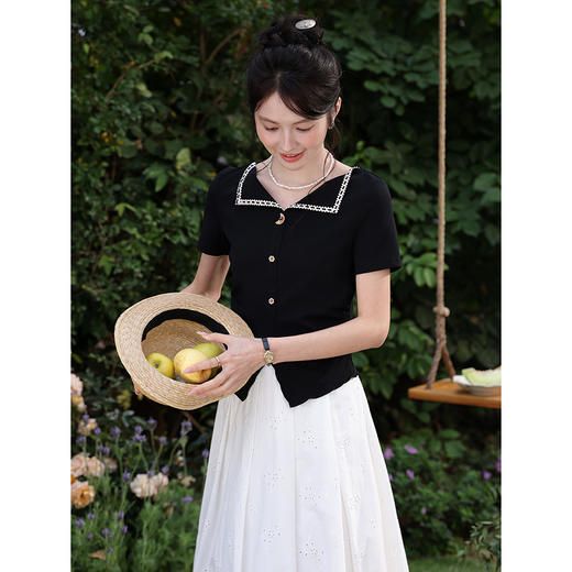 鹿向南「椿山梦境」赫本风黑色翻领花边短袖T恤女夏显瘦正肩上衣 商品图0