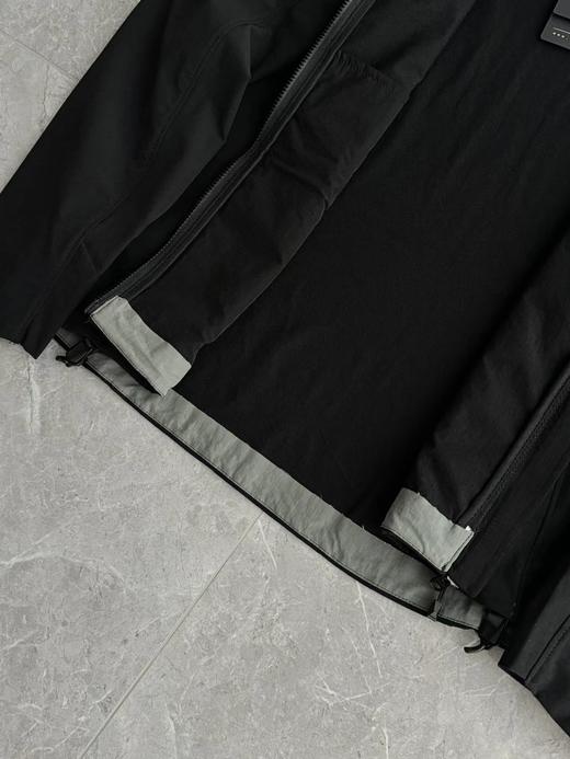 F0304105女款连帽软壳防风防泼水万针刺绣内弧拼接收腰设计冲锋衣 商品图13