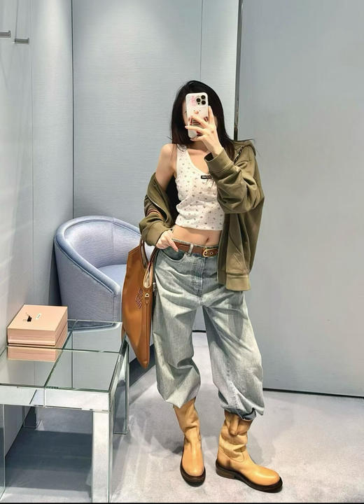 缪缪最新橄榄绿连帽拉链衫卫衣 商品图4