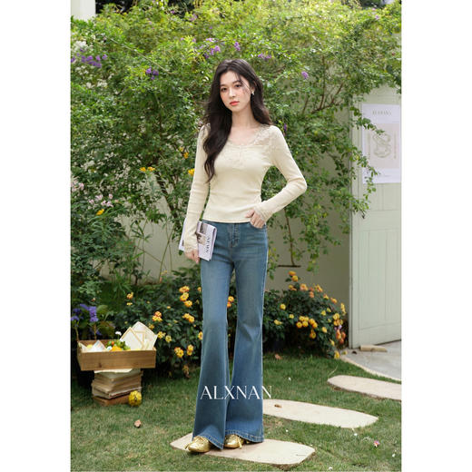 鹿向南「温柔花漾」杏色长袖T恤春季新款时尚短款收腰内搭上衣女 商品图1