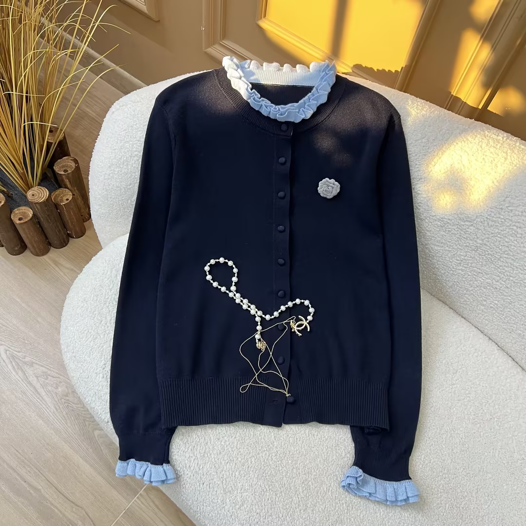 时尚玫瑰~木耳领领口撞色玫瑰花开衫针织衫