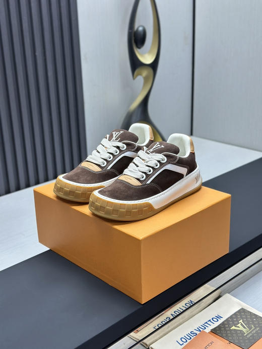 春季特惠💰560 2026早春全新上架 # LV 路易威登 Tilted Low Sneakers 倾斜系列低帮复古休闲运动板鞋 商品图0