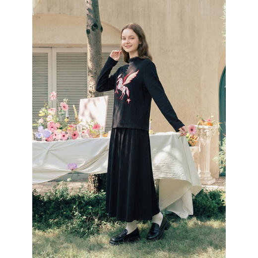 两三事星语梦境2026春季新款复古飞马印花贴布绣上衣半裙两件套女 商品图3