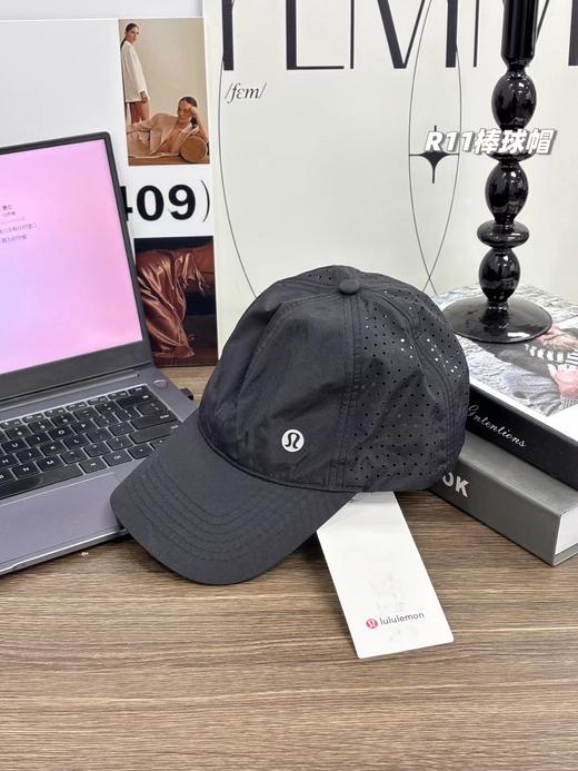 F030472速干冲孔透气侧面硅胶小标时尚舒适轻便情侣款棒球帽鸭舌帽 商品图2