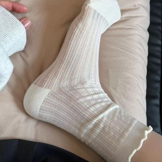 【福利❗️9.9抢5双🔥镂空花边堆堆袜】上脚好看，轻薄网眼，透气不闷脚！春天夏天薄款袜子女纯色中筒袜白色防臭透气少女 商品图3