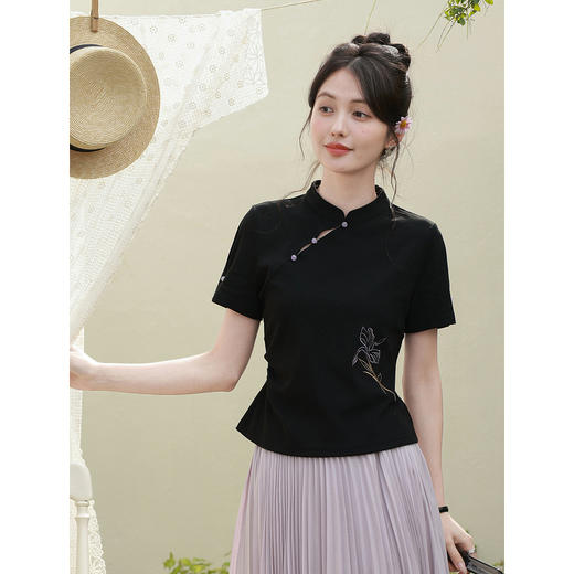 鹿向南「鸢尾琉璃」黑色国风新中式盘扣T恤女夏气质显瘦短袖上衣 商品图0