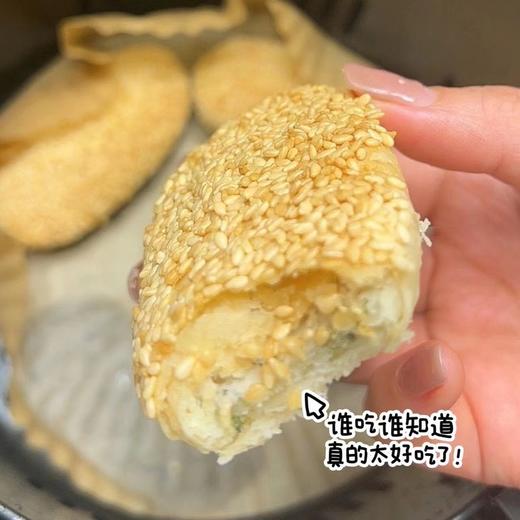 【雪花酥烧饼】外层酥到掉渣，咬一口直接掉满手心，里面的雪花酥内馅酥酥糯糯的，甜咸口完全不腻，老南京师傅的祖传手艺，吃的就是地道。 商品图4