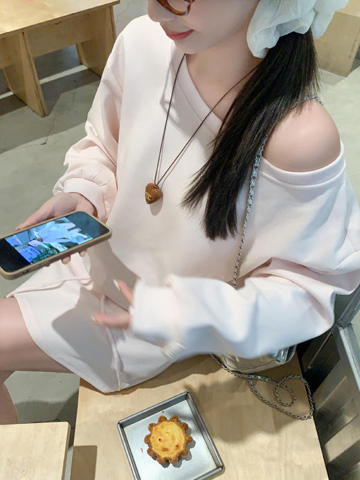 <曾小咸推荐>3.5现货秒杀 ！微信超特价！韩系斜肩露肩卫衣+短裙套装 日常239.99 立减120 秒杀119.99！！ 商品图10