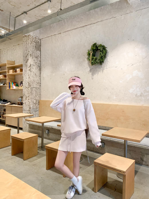 <曾小咸推荐>3.5现货秒杀 ！微信超特价！韩系斜肩露肩卫衣+短裙套装 日常239.99 立减120 秒杀119.99！！ 商品图5