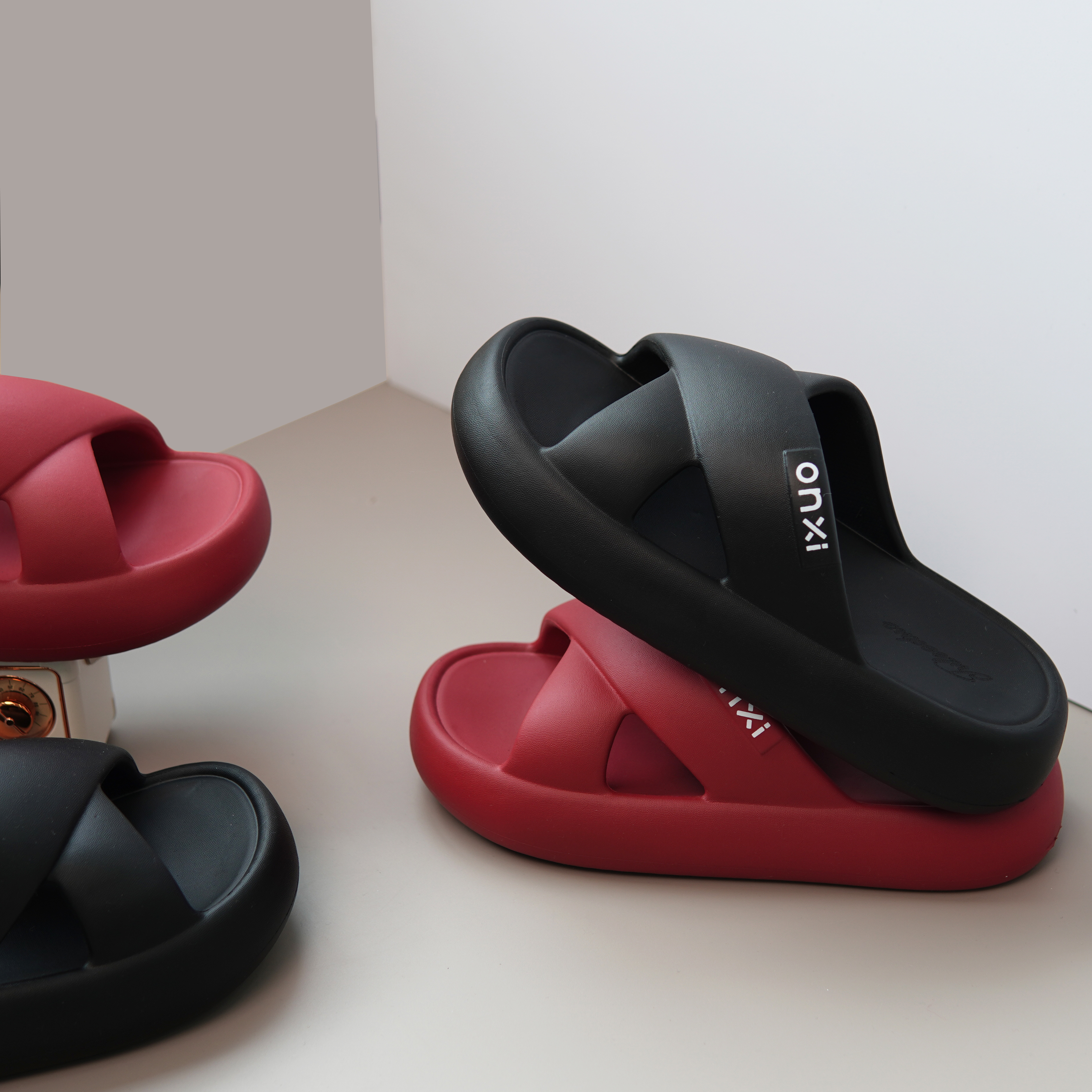 【男士/女士】春夏简约时尚拖鞋交叉防滑户外居家男女情侣凉拖【WG26206W/M】