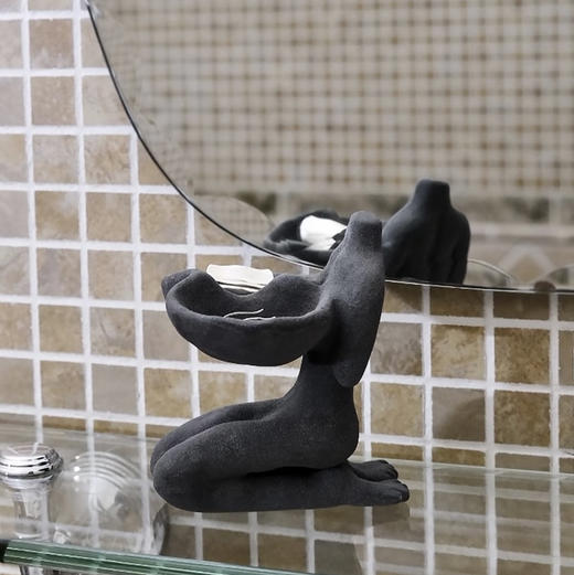 肆楼/「跪坐的胸怀」陶瓷摆件 商品图1