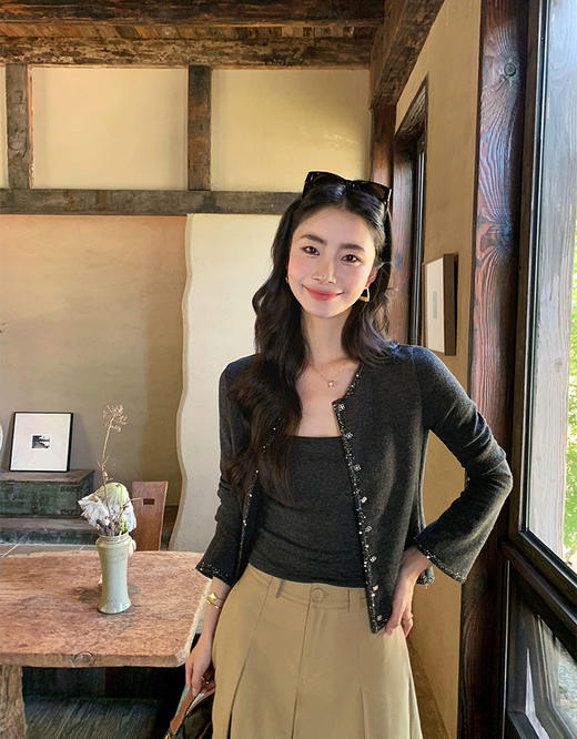 爆款3-7天发货！cosAcosB千金法式小香风吊带针织喇叭袖开衫两件套3353开衫+3365吊带 商品图5