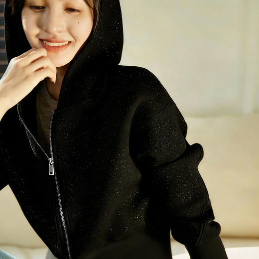 【超模君严选】LONGNVFAIR 银河细闪亮片黑色毛呢卫衣/裤子 毛呢面料，C位战袍 触感软糯温润，遮肉显瘦 商品图5