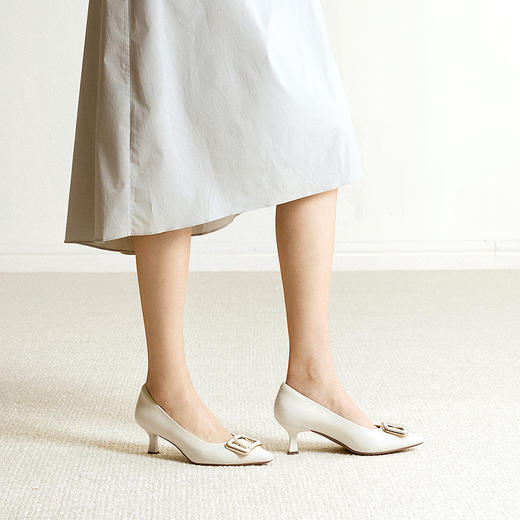 【静音系列】千百度细高跟鞋女2026春季新款小猫跟扣饰浅口单鞋A26188907 商品图1
