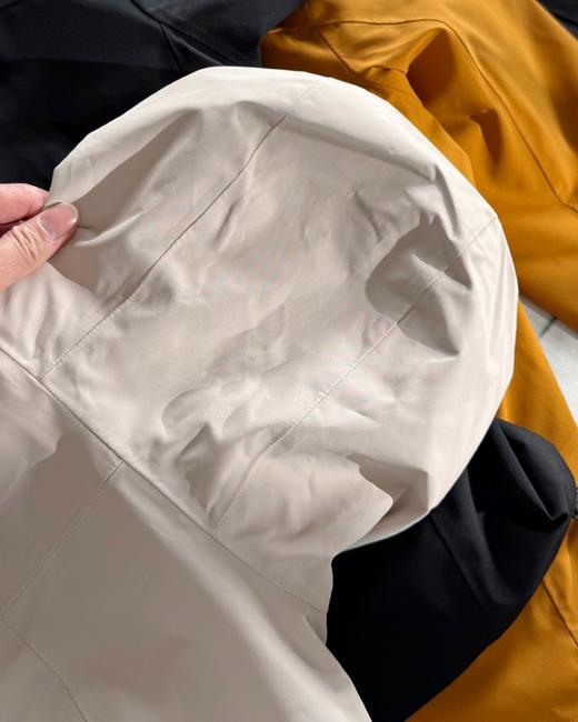 点此购买 可隆春秋季男女款硬壳压胶极简钢标户外抗风保暖冲锋衣 hbj 341406 商品图14