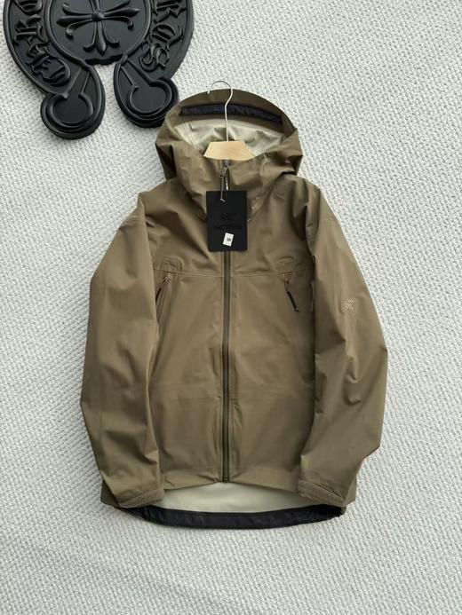 点此购买 始祖鸟ALPHA jacket LT GEN2.2军鸟系列男士防水透气纯色高领夹克外套 ggd 341264 商品图2