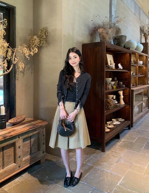 爆款3-7天发货！cosAcosB千金法式小香风吊带针织喇叭袖开衫两件套3353开衫+3365吊带 商品图4