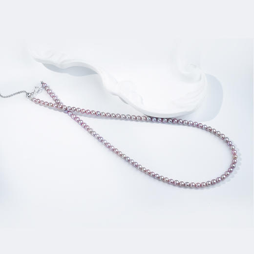 佐奈美（SANAMI) 魅力紫淡水小米珍珠项链，选用925银打造，搭配3.5-4.5mm近圆形紫色淡水珍珠，散发自然柔和光泽。 商品图3