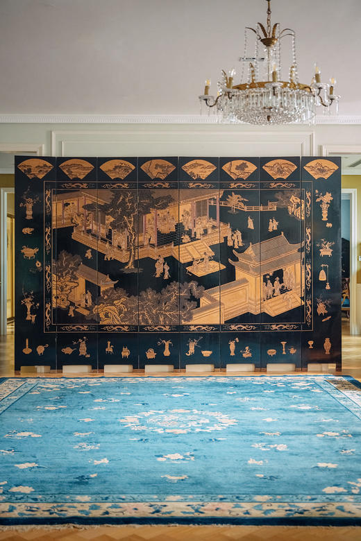 【已售】独角鹿西洋古董20世纪中国出品黑漆描金宫廷楼阁人物题材八扇屏风 商品图1