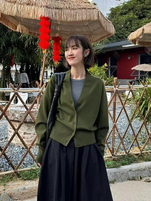 爆款3-7天发货！isabelle marran苔藓绿极简秋冬气质V领开衫JS3699034 商品图2