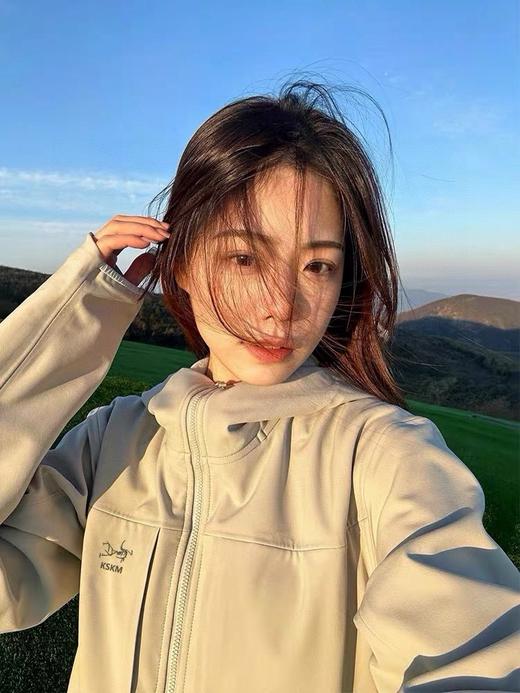 点此购买 始祖鸟春秋季男女款软壳连帽户外防风运动服冲锋衣 ggd 341260 商品图1