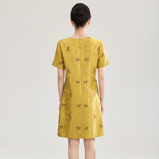 「高货wl」全新升级【铂金会员321/天猫429/差价108】(01310)洛诗琳气质精纺提花刺绣连衣裙2026春季新款圆领收腰A字裙 商品图2