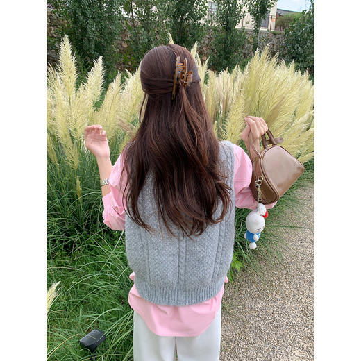 <曾小咸推荐>3.9现货秒杀 ！微信超特价！韩系2色麻花针织马甲背心 日常149.99 立减80 秒杀69.99！！咖色短裤 秒杀69.99！！ 商品图4