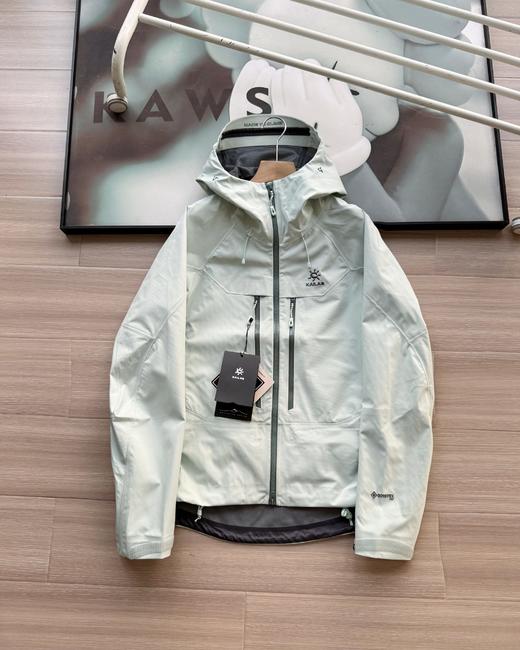 点此购买 凯乐石春秋季男女款运动户外全天候硬壳专业防水防风透气登山冲锋衣外套 hbj 341404 商品图2