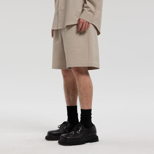 MODE COMMUTER | MC条纹微皱面料透气直筒型梭织短裤MCF122076B 商品图4