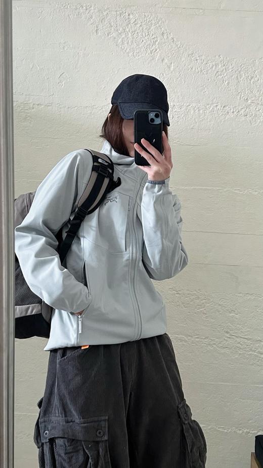 点此购买 始祖鸟春秋季男女款软壳连帽户外防风运动服冲锋衣 ggd 341260 商品图10