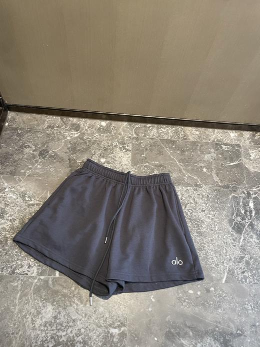 点此购买 Alo春夏季女士亮标休闲毛圈纯棉短裤 cxy 341306 商品图7