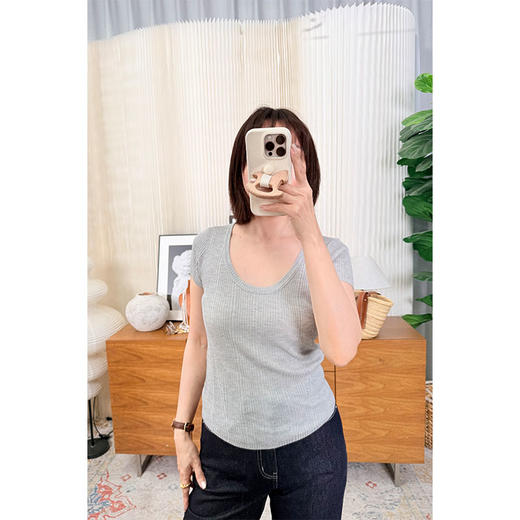 【贝拉推荐】显瘦天花板 鹅蛋领型坑条针织显瘦短袖T 五色可选【两件更优惠】 商品图0