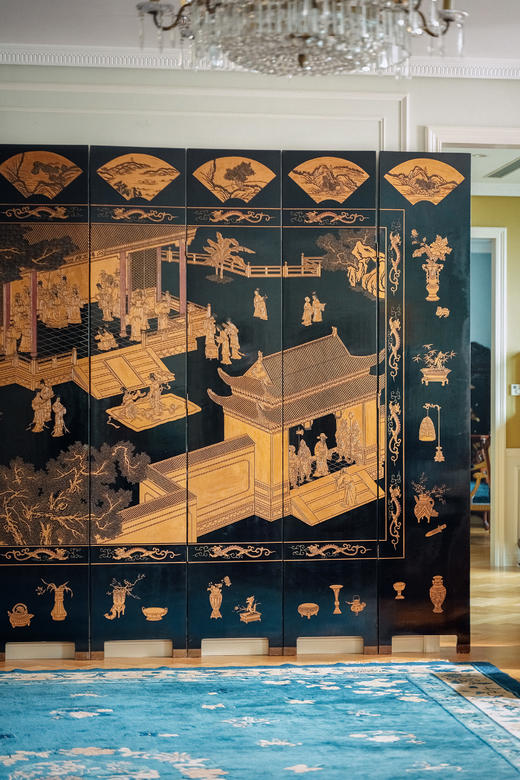 【已售】独角鹿西洋古董20世纪中国出品黑漆描金宫廷楼阁人物题材八扇屏风 商品图7