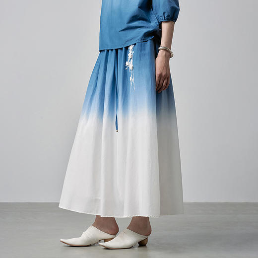 【林栖设计小店】手工钩花|丝棉蓝白渐变优雅百搭2026春新款绣花半身裙T1961278 商品图4